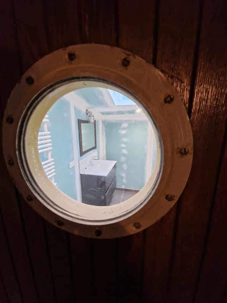 Salle de bain dans ancienne forge Moëlan-sur-Mer (2)